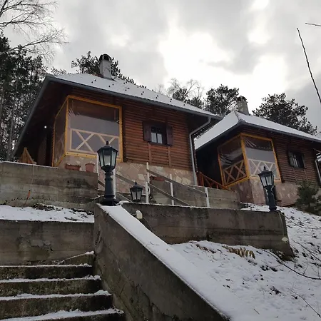 بيت خشبي Divcibarski