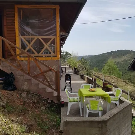 بيت خشبي Divcibarski *