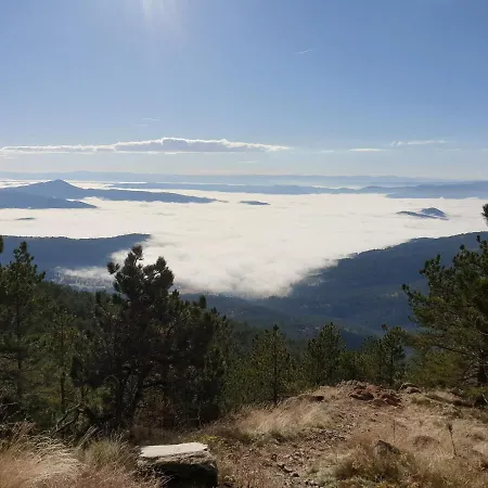 Divcibarski بيت خشبي