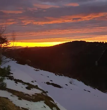 بيت خشبي Divcibarski *