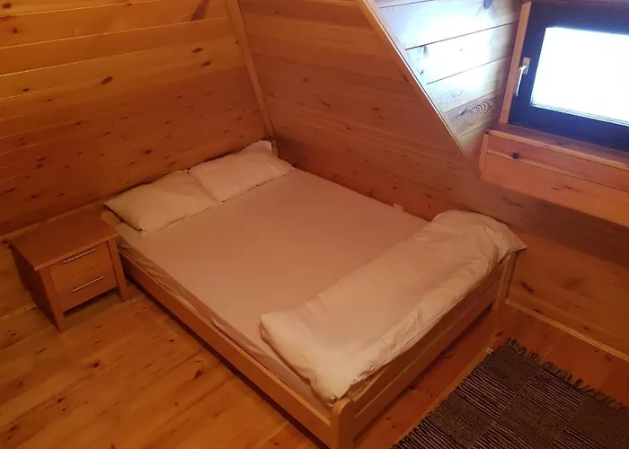 Деревянный коттедж Divcibarski *