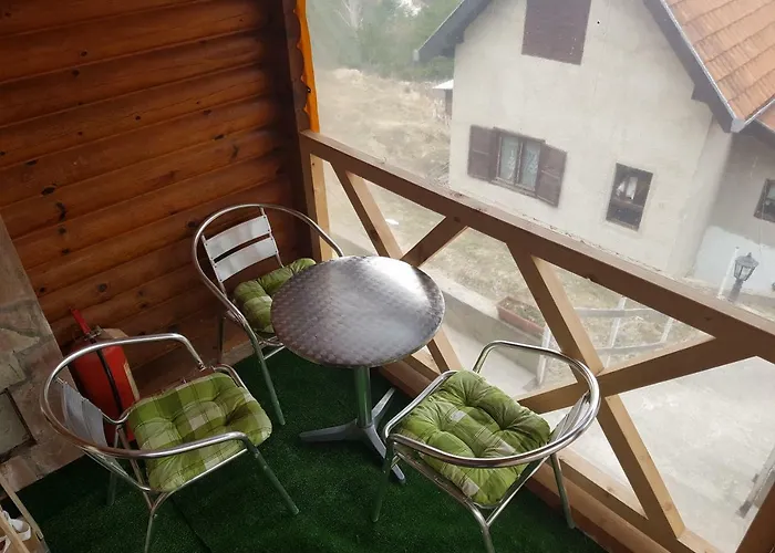 Деревянный коттедж Divcibarski *