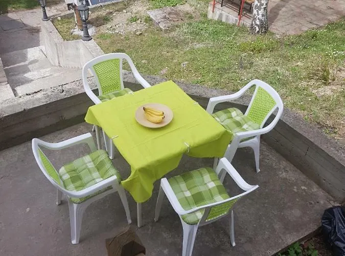 Деревянный коттедж Divcibarski