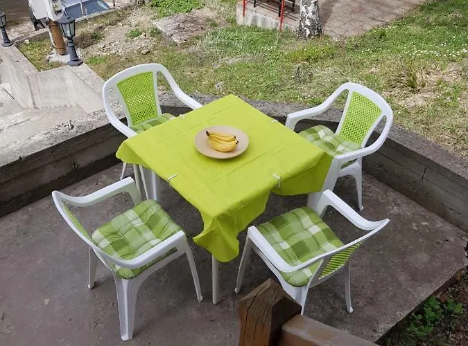 Divcibarski Деревянный коттедж *