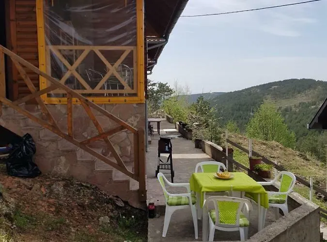 Деревянный коттедж Divcibarski *